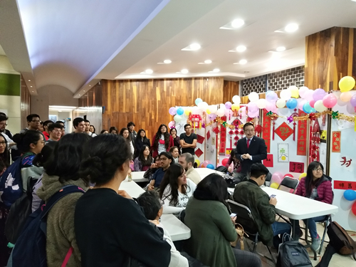 16. 图十六 中方院长李程讲解饺子美食文化_副本.jpg