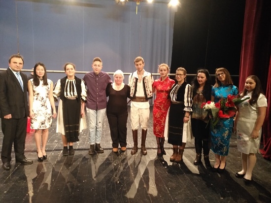 部分教师和演员合影.jpg