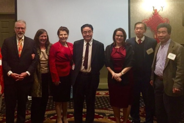 2017新春招待会 南卡大学教务长副校长参加招待会.JPG