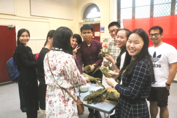 教师交流会-一起包粽子.jpg