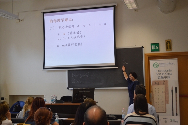 李小丽教授示范语音教学方法.jpg