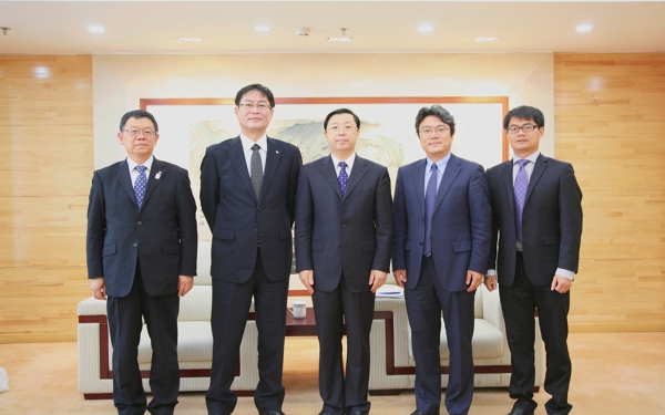 刘校长与北陆大学代表团合影_副本.jpg
